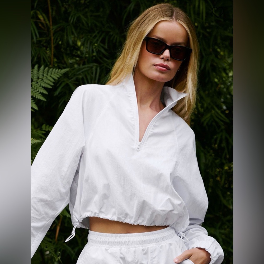 ALO Yoga Cropped 1/4 Zip Alumni Pullover - White (Size: Small)